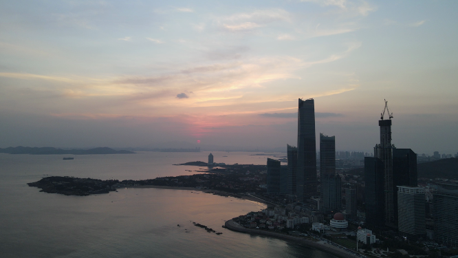 航拍山东青岛城市海边日落