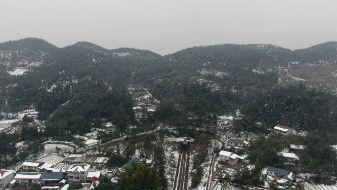 航拍山川丘陵冬天雪景