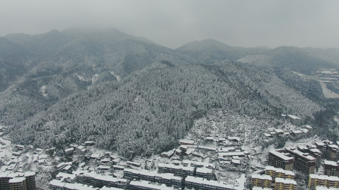 航拍山川丘陵冬天雪景