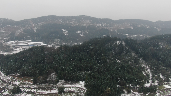 航拍山川丘陵冬天雪景