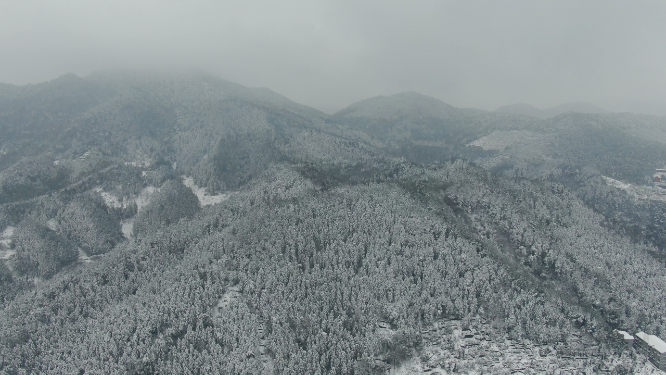 航拍山川丘陵冬天雪景