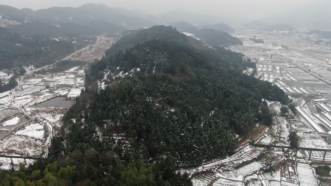 航拍山川丘陵冬天雪景