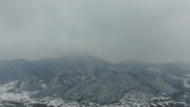 航拍山川丘陵冬天雪景
