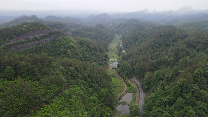 航拍山谷蜿蜒山路