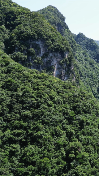 航拍巍峨大山森林山谷自然风景