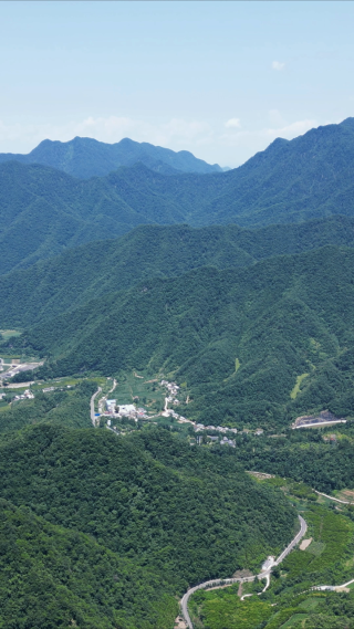 航拍巍峨大山森林山谷自然风景