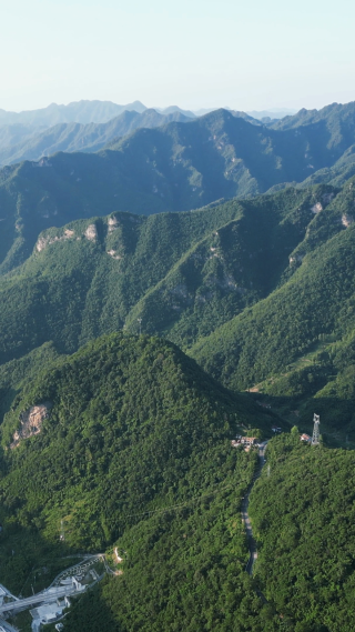 航拍巍峨高山森林自然风光