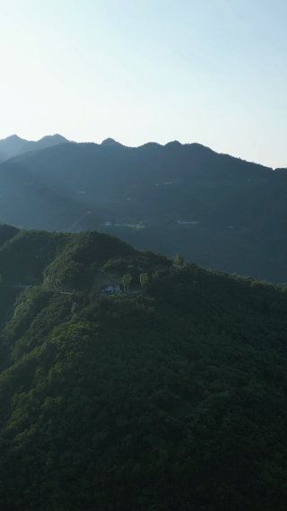 航拍巍峨高山森林自然风光