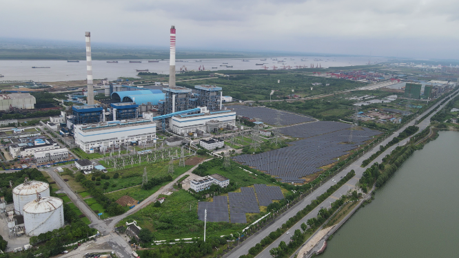 航拍工业生产工厂烟冲炊烟岳阳华能电厂