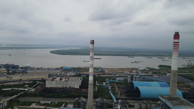 航拍工业生产工厂烟冲炊烟岳阳华能电厂