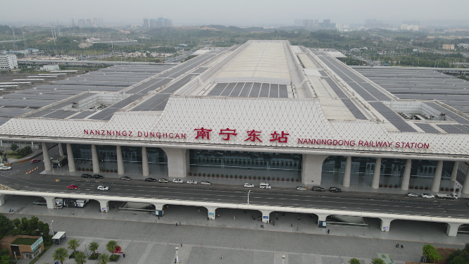 航拍广西南宁东站高铁火车站