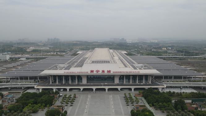 航拍广西南宁东站高铁火车站