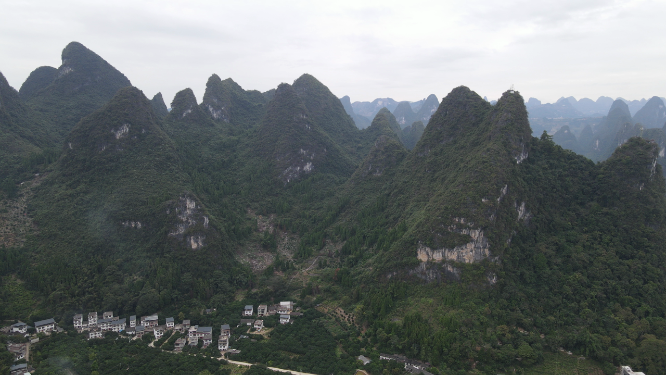 航拍广西桂林奇山风光