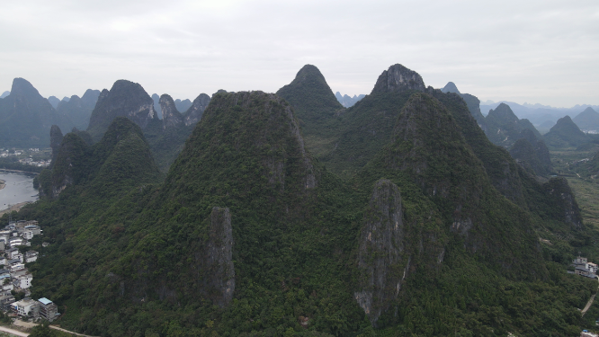 航拍广西桂林奇山风光