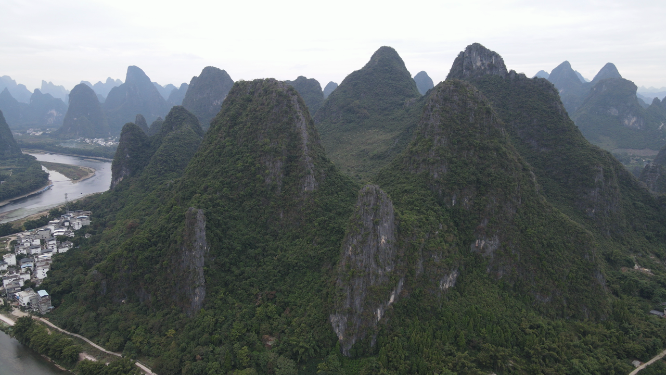 航拍广西桂林奇山风光