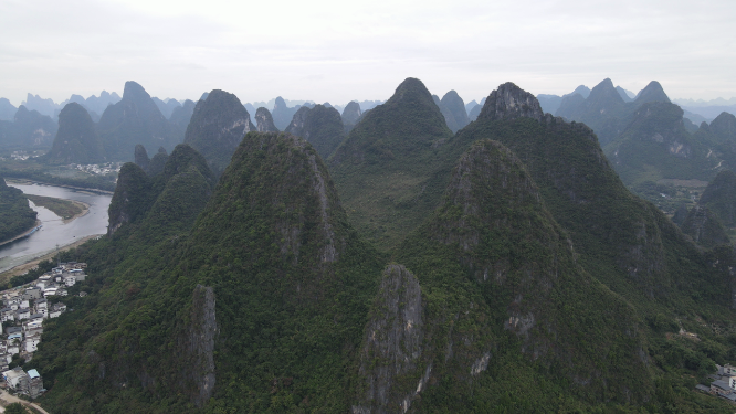 航拍广西桂林奇山风光