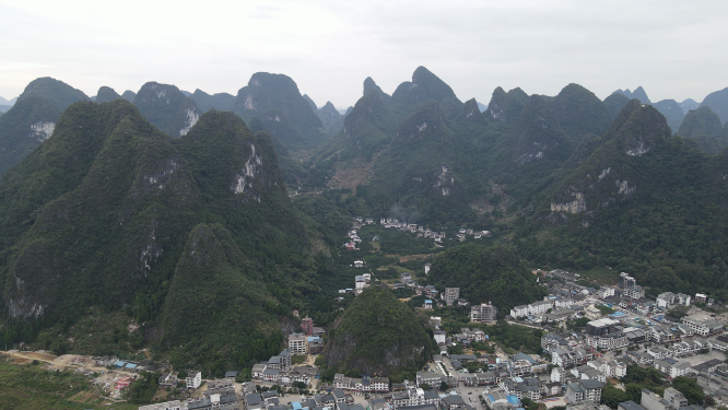航拍广西桂林奇山风光