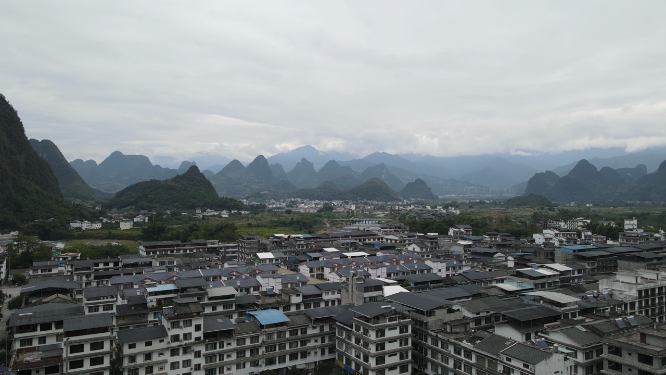 航拍广西桂林清晨迷雾 