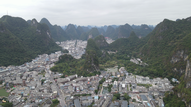 航拍广西桂林阳朔县城风光