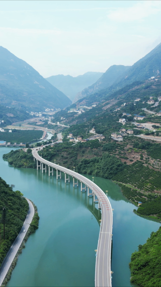航拍最美水上公路古昭公路