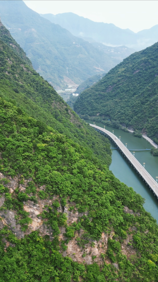 航拍最美水上公路古昭公路