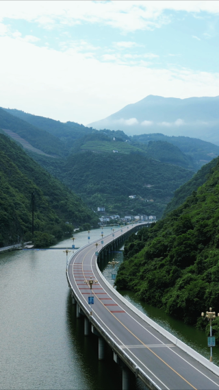 航拍最美水上公路古昭公路