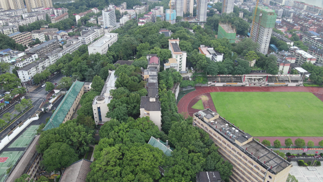 航拍校园运动场