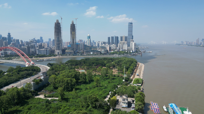 航拍武汉双子塔在建施工高楼大厦