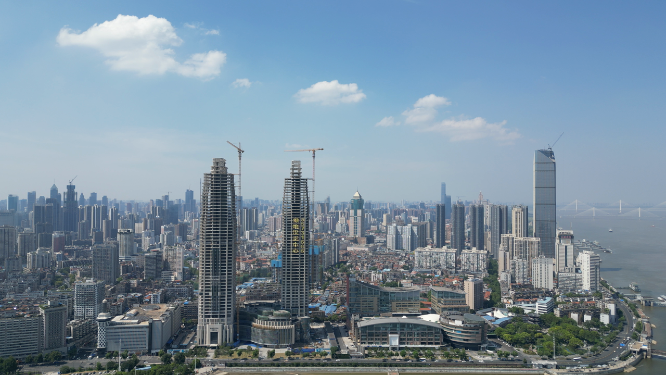 航拍武汉双子塔在建施工高楼大厦