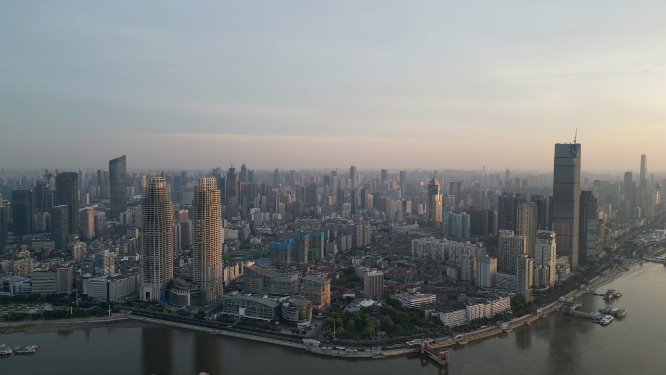 航拍武汉城市清晨迷雾