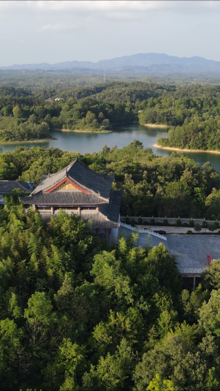 航拍水库岛屿古建筑 
