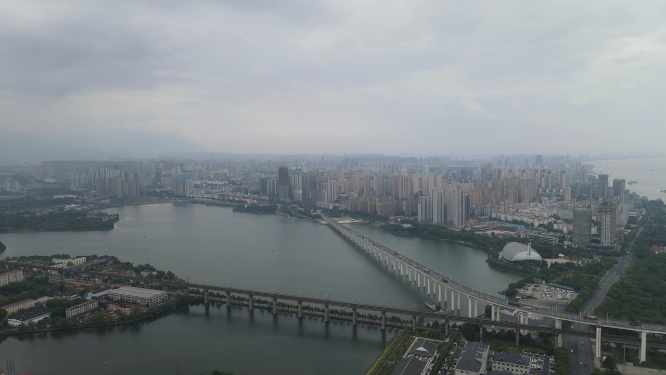 航拍江西九江庐山鞋山湖大桥交通