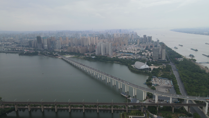 航拍江西九江庐山鞋山湖大桥交通