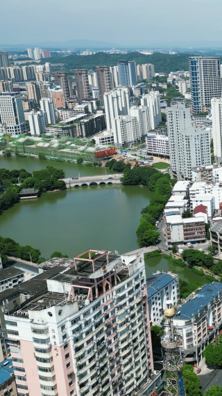 航拍江西吉安城市建设竖屏