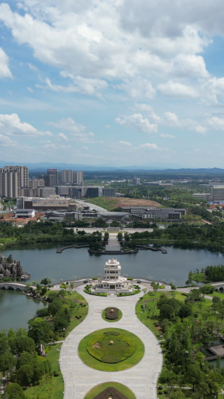 航拍江西抚州名人雕塑园4A景区