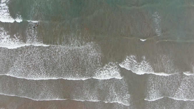 航拍波涛汹涌海浪浪花 