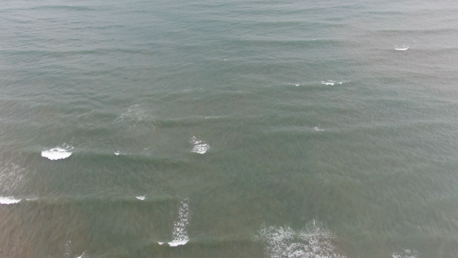 航拍波涛汹涌海浪浪花 