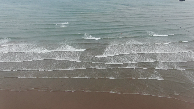 航拍波涛汹涌海浪浪花 