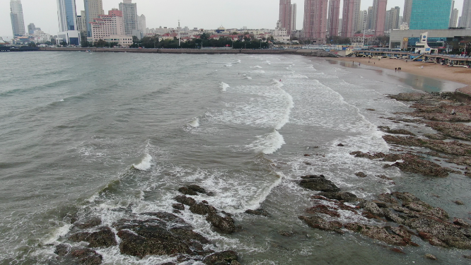 航拍波涛汹涌海浪浪花 