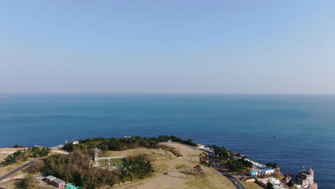 航拍海上岛屿青岛小麦岛 