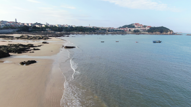航拍海浪沙滩 