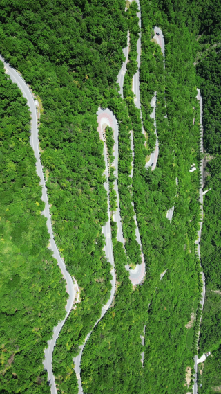 航拍湖北十堰十回首盘山公路