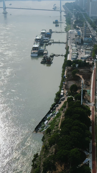 航拍湖北宜昌三峡旅游度假区码头游船