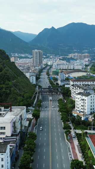 航拍湖北宜昌兴山县交通大道