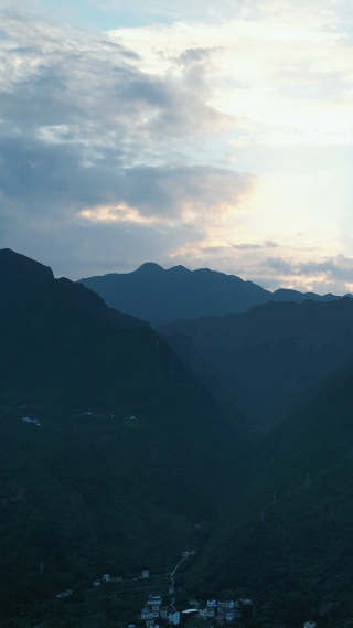 航拍湖北宜昌兴山县风光