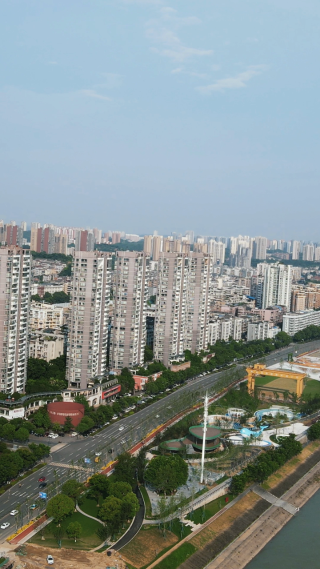 航拍湖北宜昌沿江大道CBD高楼