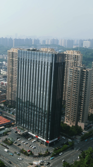 航拍湖北宜昌沿江大道城市高楼