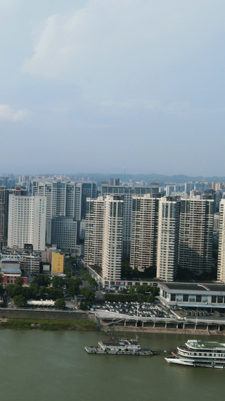 航拍湖北宜昌沿江大道长江