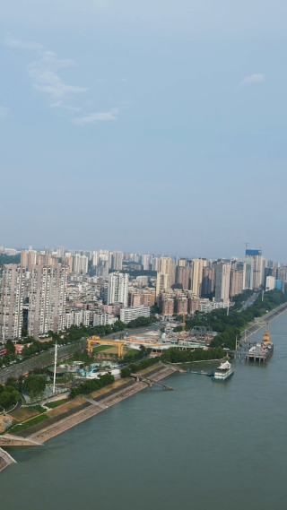 航拍湖北宜昌长江沿江大道风光带