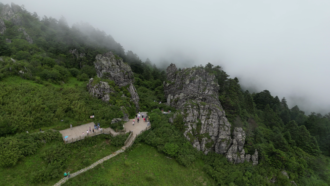 航拍湖北神农架5A景区